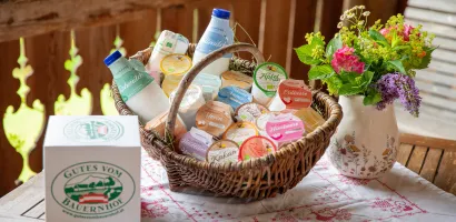 Obstkorb mit Milchprodukten