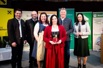 Siegerin Silvia Oberauner mit Ehrengästen