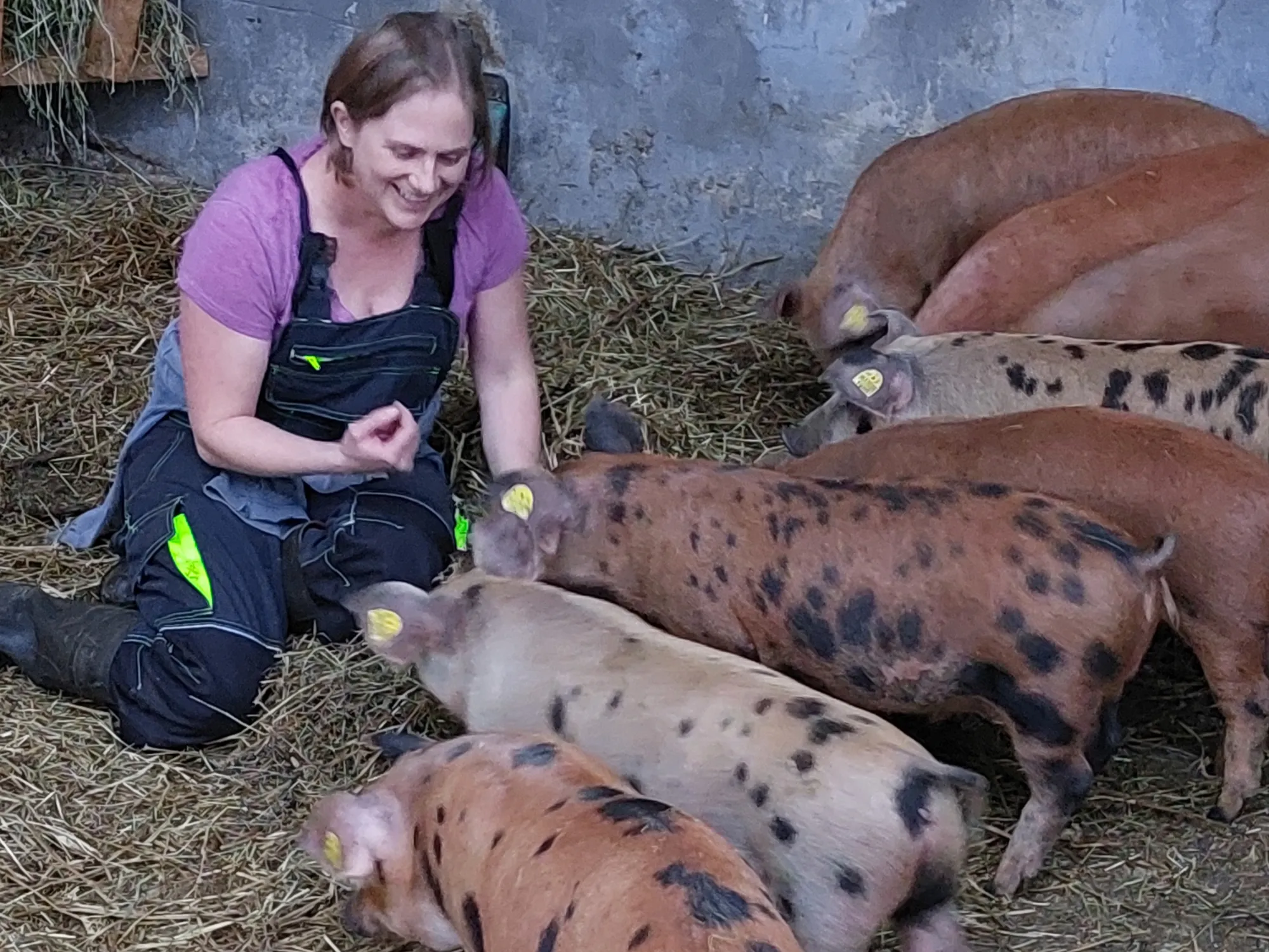 Dödererbauer Agnes Gerl mit Schweinen © Kaspar Gerl
