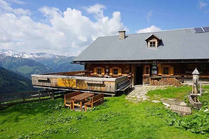 Rasten, durchatmen und die köstliche Draugsteinalmjause genießen!