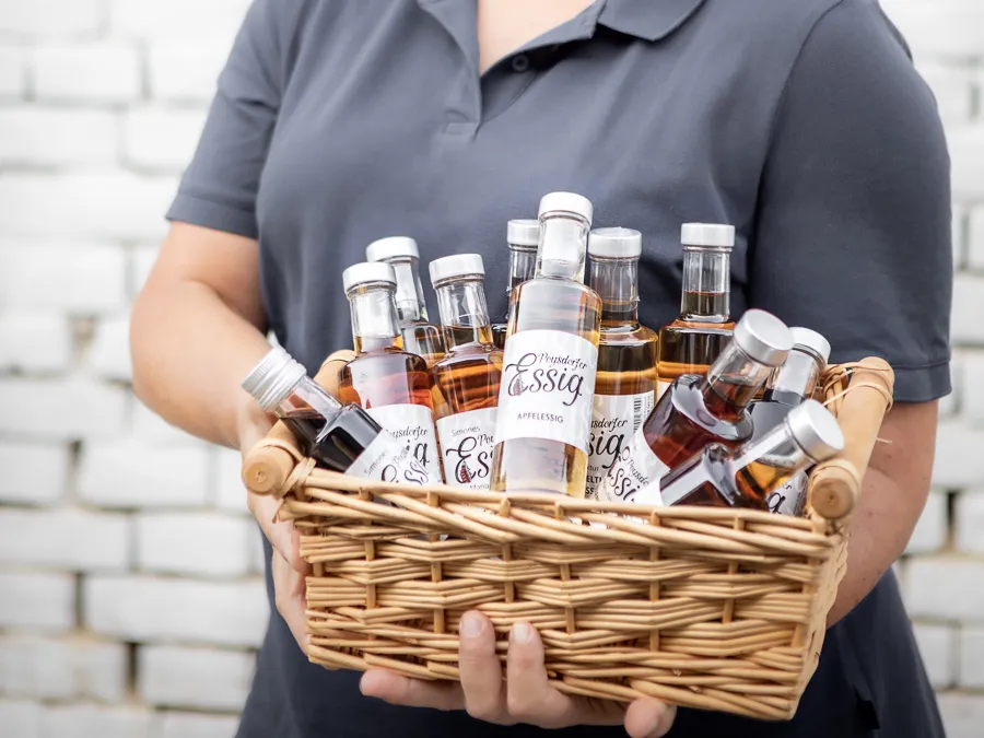 Simone mit Produkten