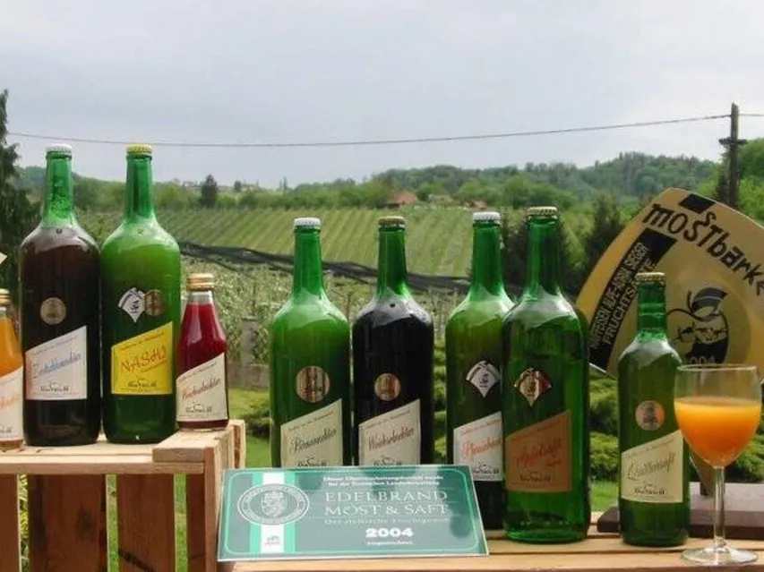 Edelbrand, Most & Saft am Bauernmarkt in Gamlitz