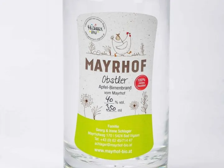 Flasche mit Obstler - Etikett von Familie Schlager, Mayrhof