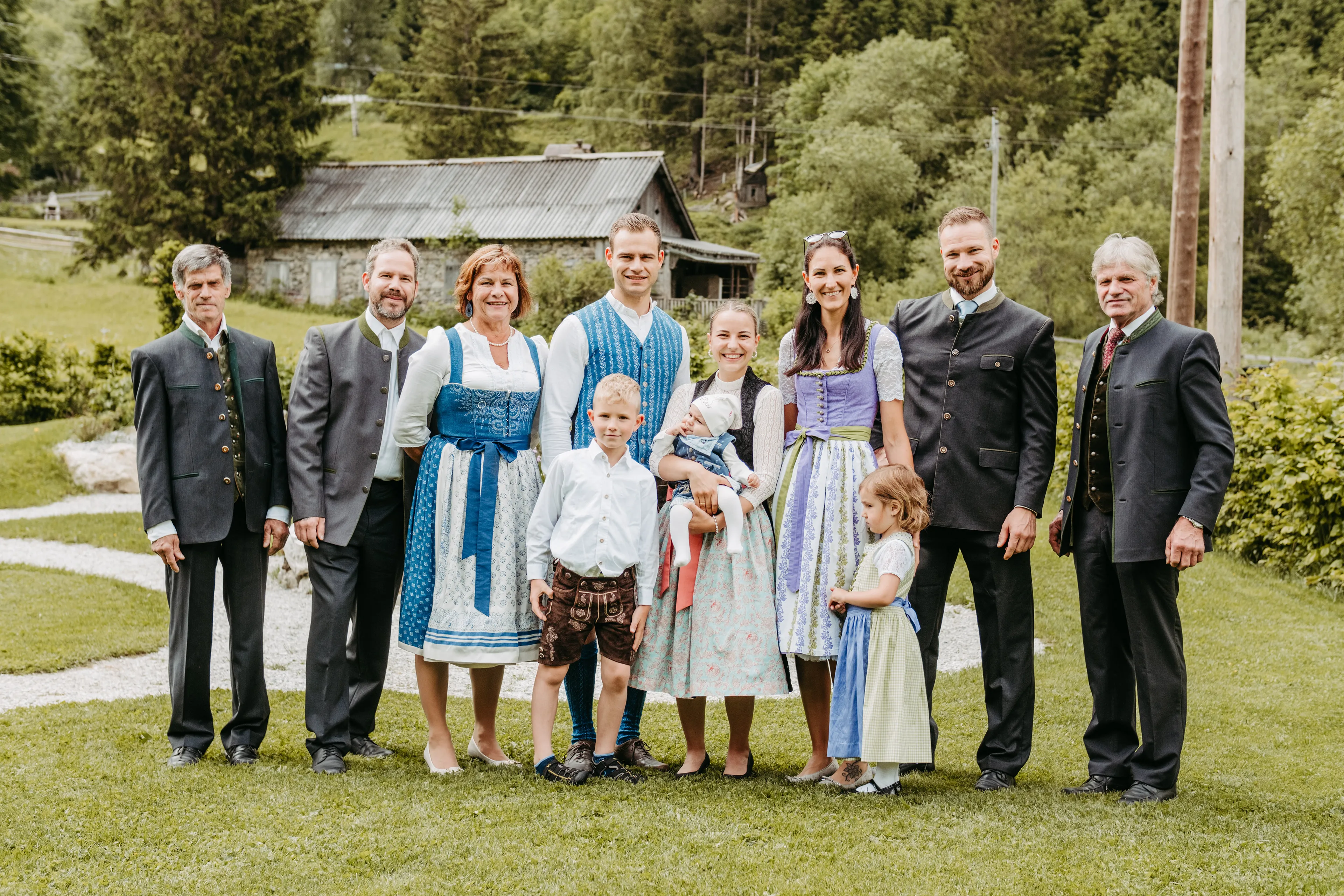  Familienfoto Fam. Wind von Greilhof in Tracht