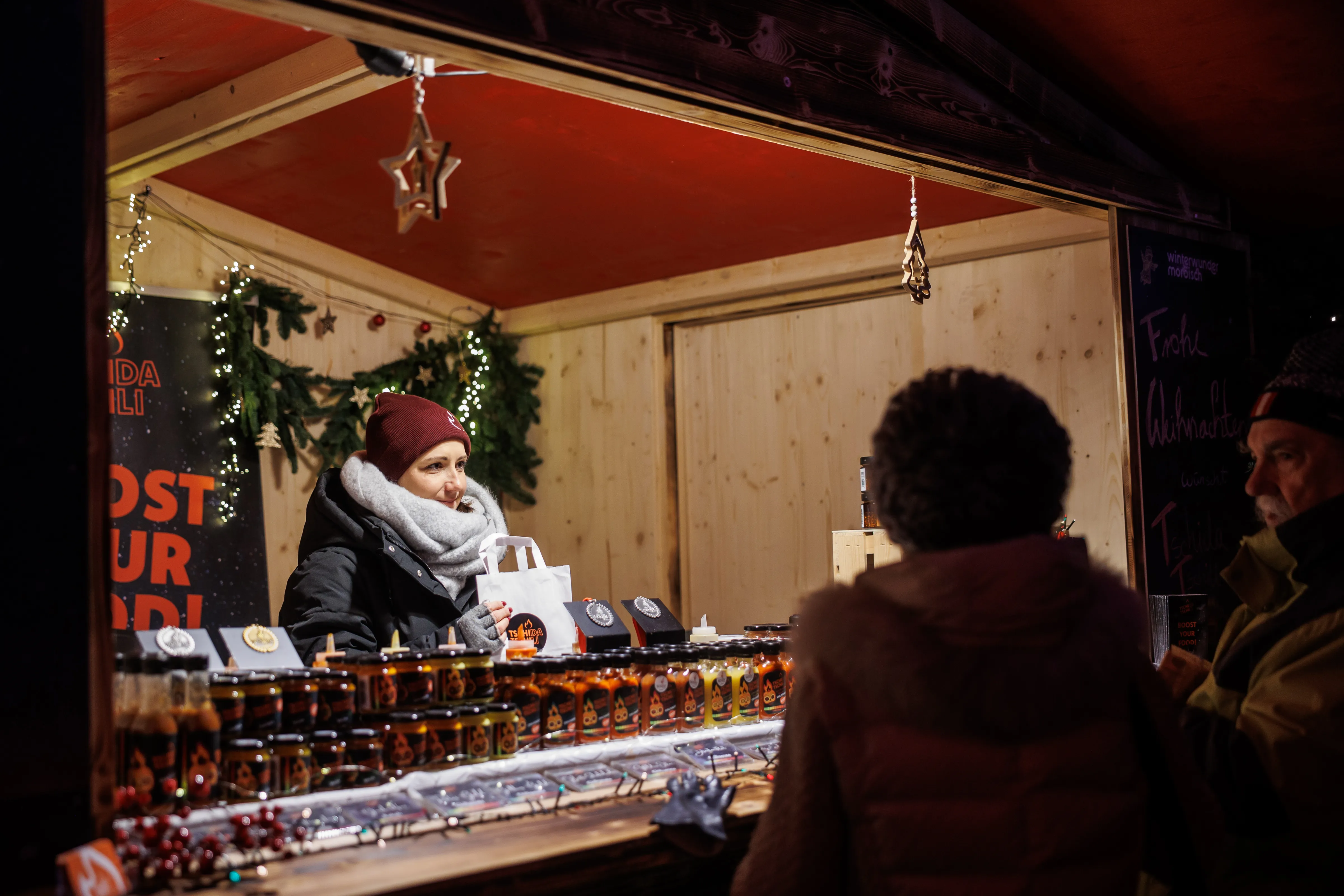 Winterwunder Mörbisch: Ausstellungshütte mit Genussprodukten